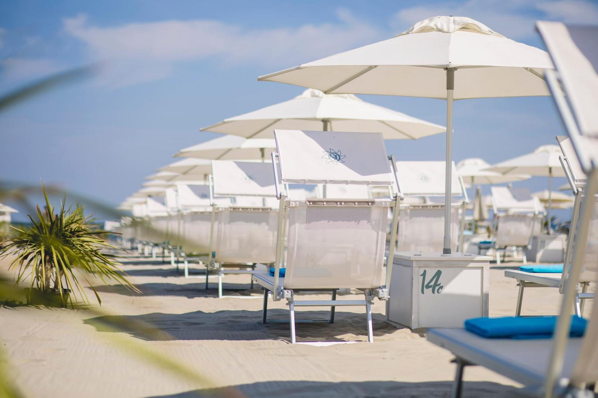 Hotel Saraceno Resort With Private Beach Milano Marittima Buitenkant foto